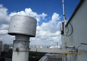 Фото базовой станции на крыше дома